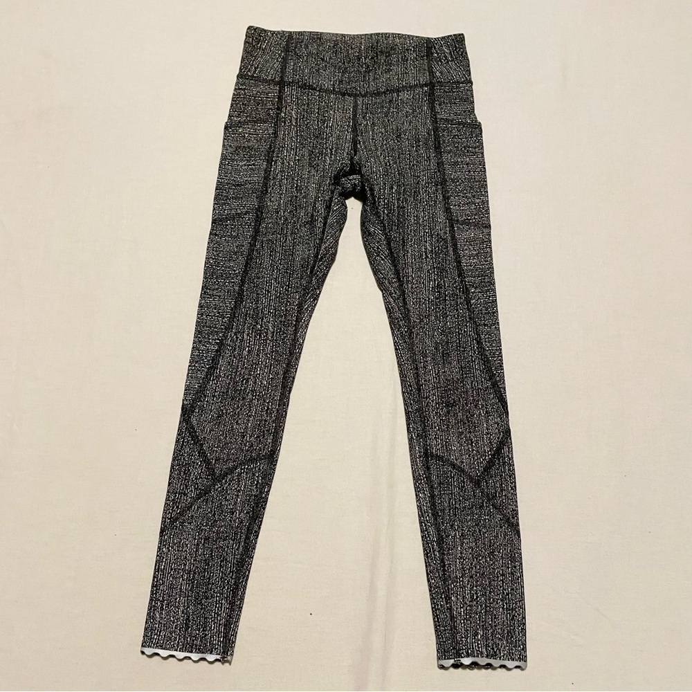 Lululemon Tight Stuff Tight II Salt Alpine White Black Size 4 Leggings
